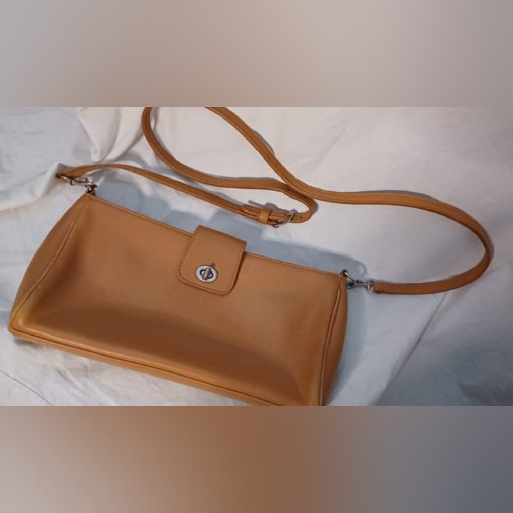 Coach vintage leather tan crossbody B1P- 9818 1990s